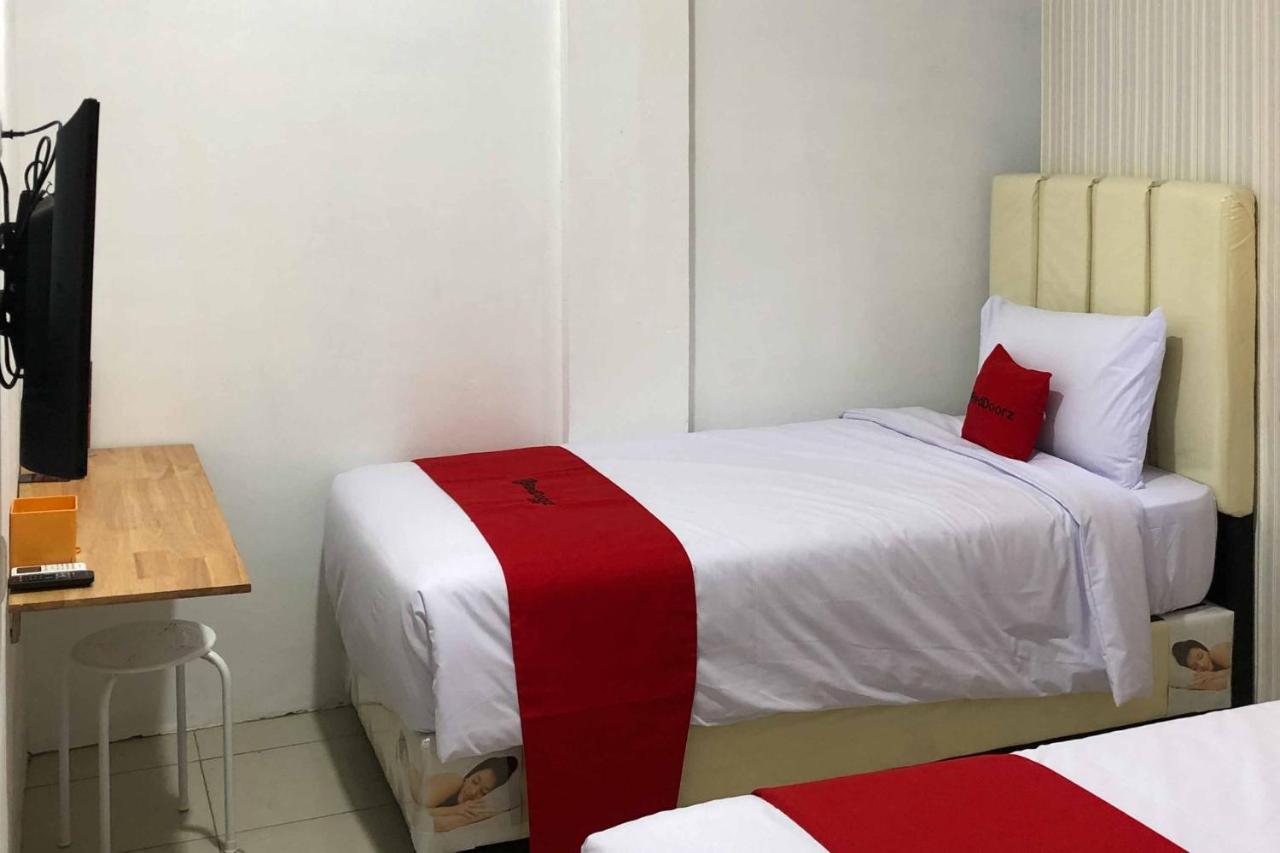 Hotel Reddoorz @ Aksara 2*